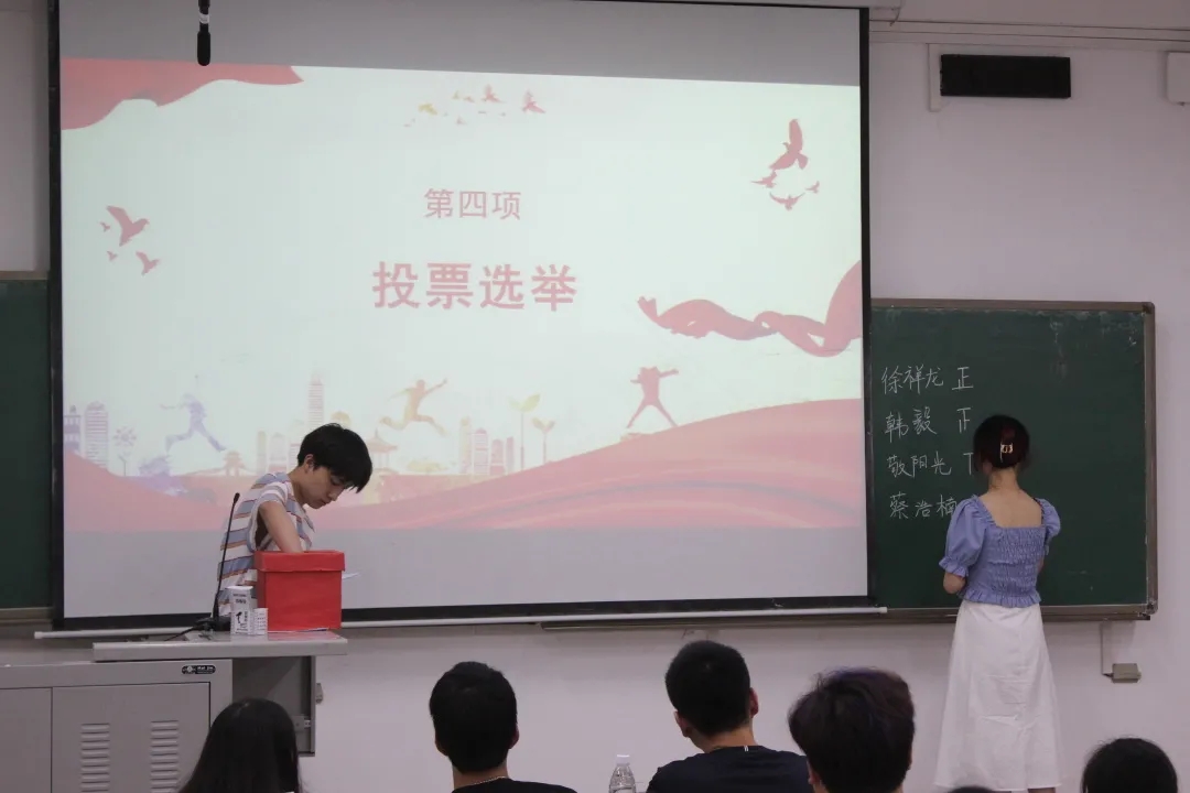 1637235333811015896.jpg 投票选举.jpg