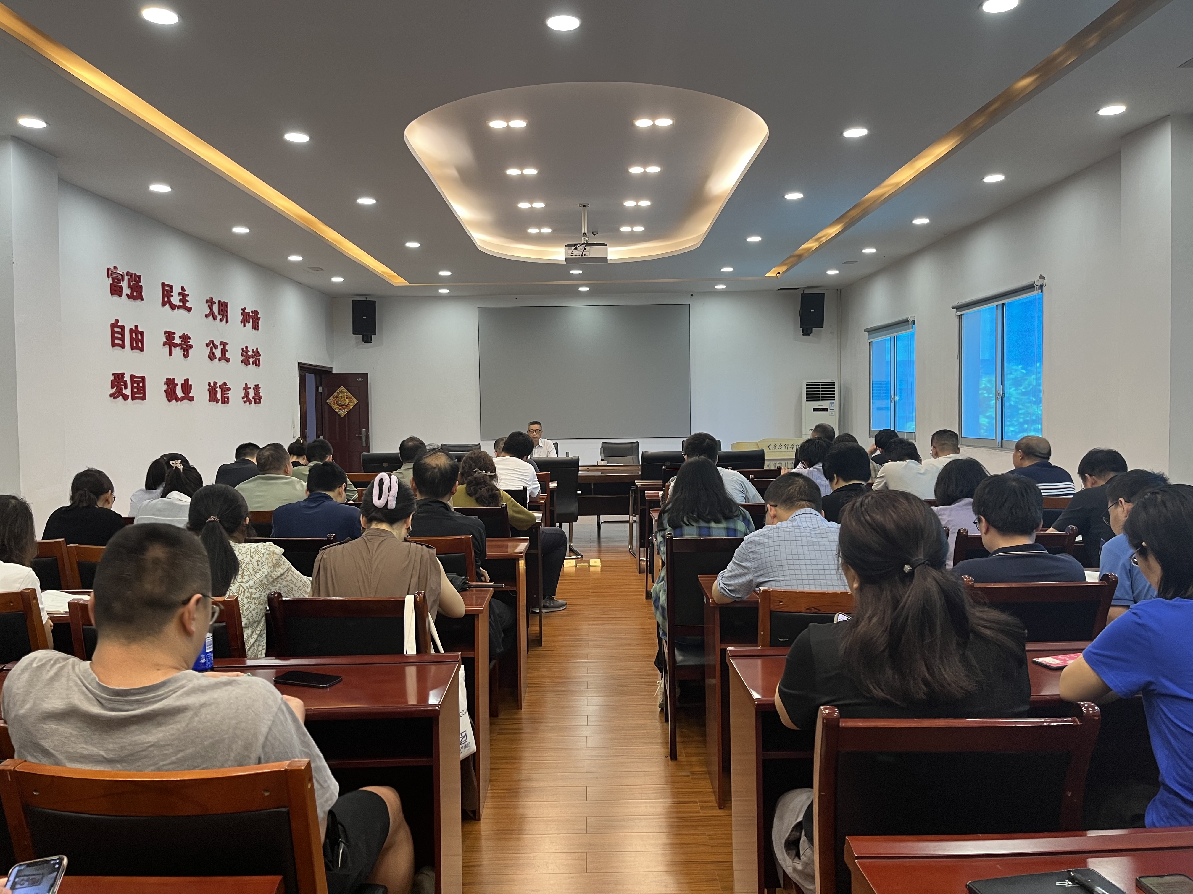 EQZp_1749514749341016076.jpg EQZp_1749514749341016076.jpg