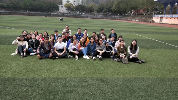 1529393460372014595.jpeg 图为志愿者合影.jpeg